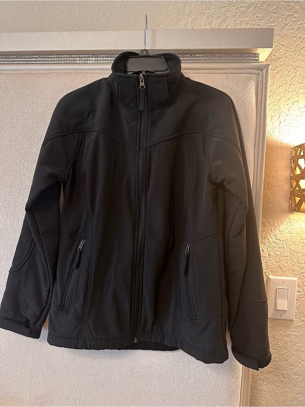 IZOD Women’s Black Stretch Softshell Jacket – Size XS